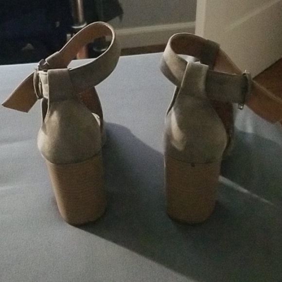 Heels - Picture 3 of 4